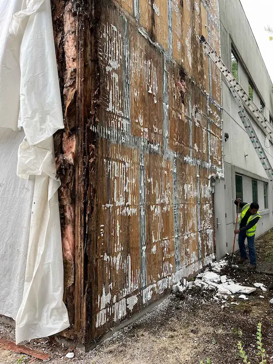 Clear Choice Construction - Continuous Seamless Aluminum Gutters - Gutter Covers